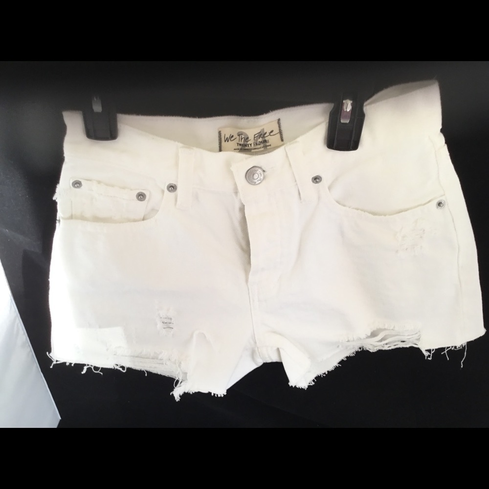 Free PEOPLE‎  DESTROYED DENIM WHITE DENIM SHORT